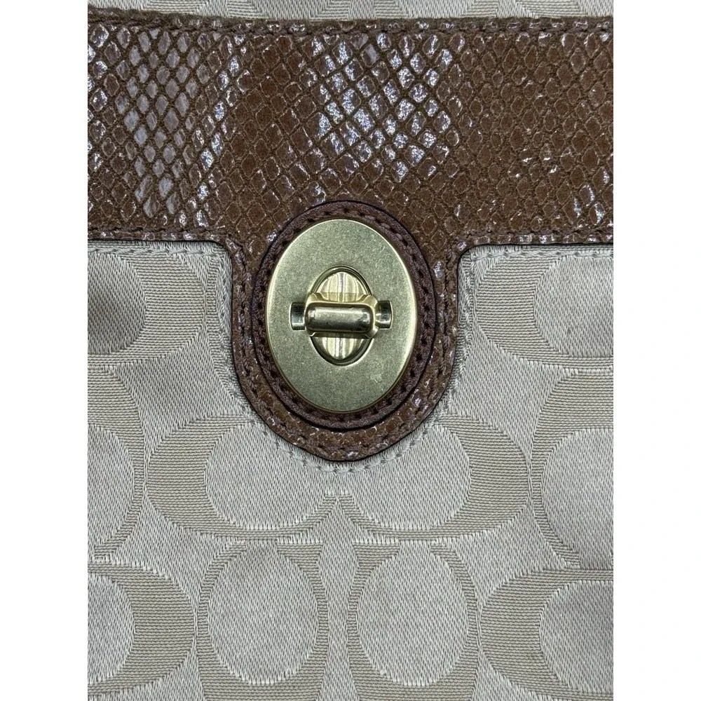Coach peyton signature